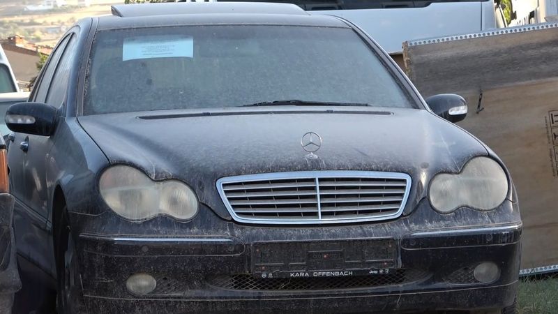 Elazığ’daki yediemin otoparkı araç mezarlığına döndü