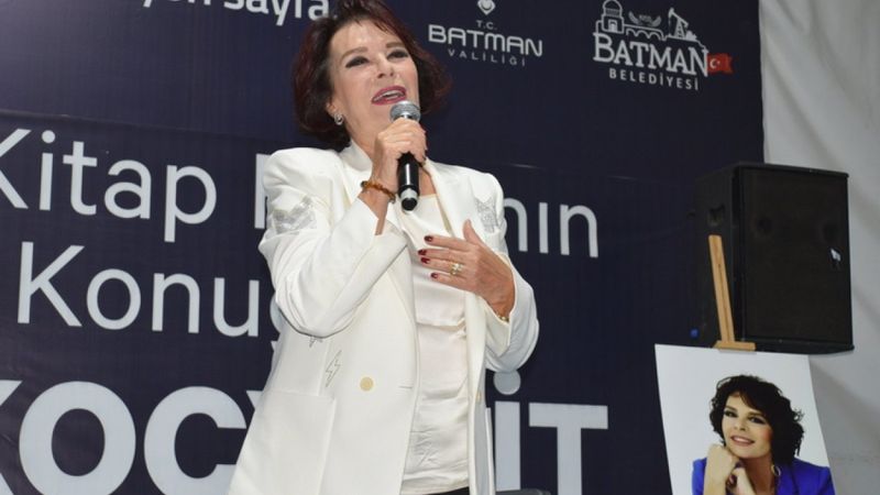 Hülya Koçyiğit: Sinema güçlü bir iletişim aracı