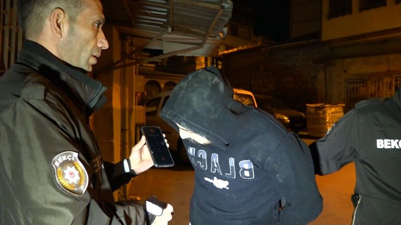 Bursa’da medresenin levhalarını çalıyorlardı, bekçiler yakaladı