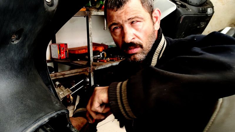 Bursa'da gözleri görmeyen motosiklet tamircisi