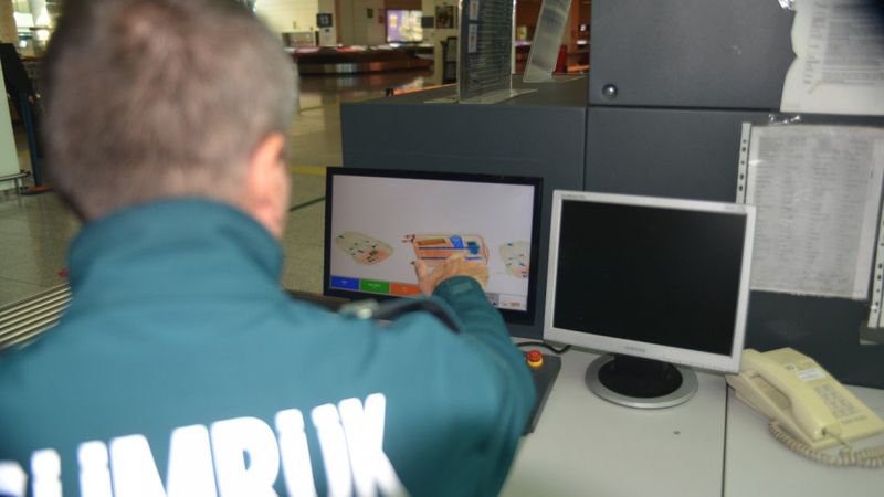 Türkiye'ye cep telefonu getirme hakkına sıkı denetim