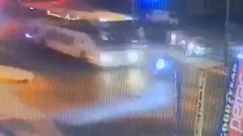 Kocaeli'de otobüsle çarpışan motosikletlinin öldüğü kaza kamerada