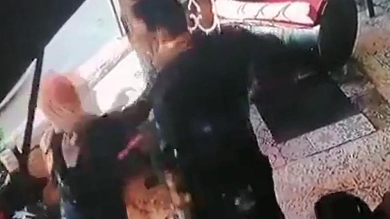 İzmit'te boşanma aşamasındaki çift, birbirine girdi