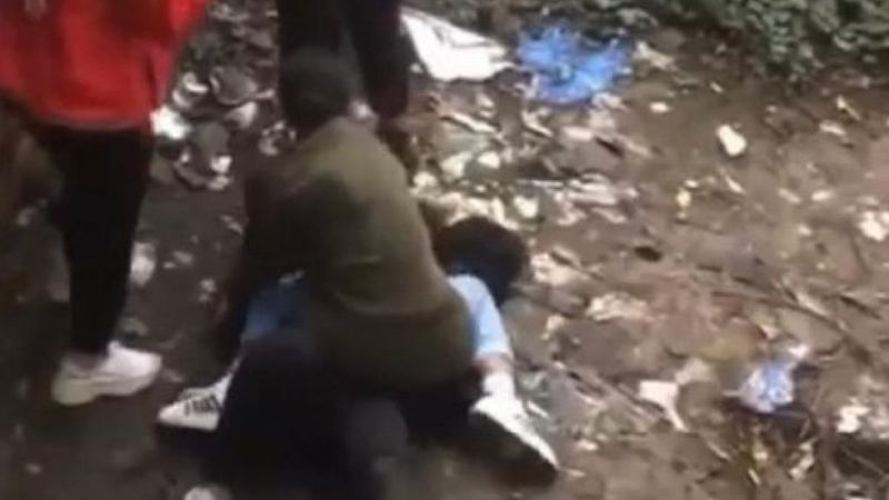 Sakarya'da genç kızlar, akranlarını darbettiği anları kaydetti