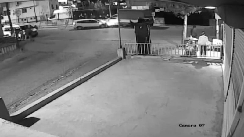 Esenyurt'ta acemi sürücü aileye çarptı