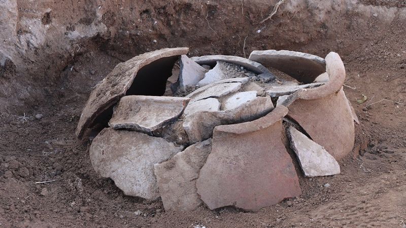 Van'da Zernaki Tepe'de burç temeli gün yüzüne çıkarıldı