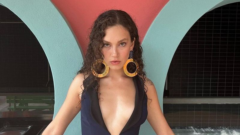 Melisa Şenolsun süper minili kıyafetiyle ortalığı yaktı geçti! 'Giyinmeyi unutmuşsun'