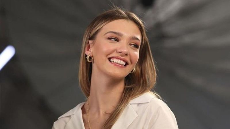 Melisa Döngel'in transparan kıyafetli pozu heyecanlandırdı! 