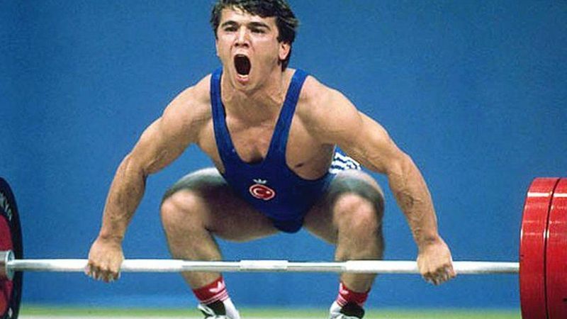 Naim Süleymanoğlu kimdir, kaç yaşında, neden öldü? Naim Süleymanoğlu'nun rekorları ve başarıları...