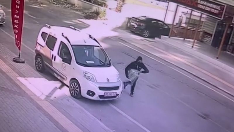 Mersin'de akılalmaz hırsızlık: Ev gösterip, parasını çaldılar