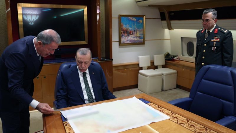 Irak ve Suriye’ye harekat emrinin verildiği anlarda dikkat çeken ayrıntı