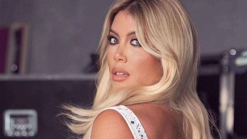 Bikinili pozlarına beğeni yağdı! Icardı'nin boşandığı eşi Wanda Nara'dan bikinili poz