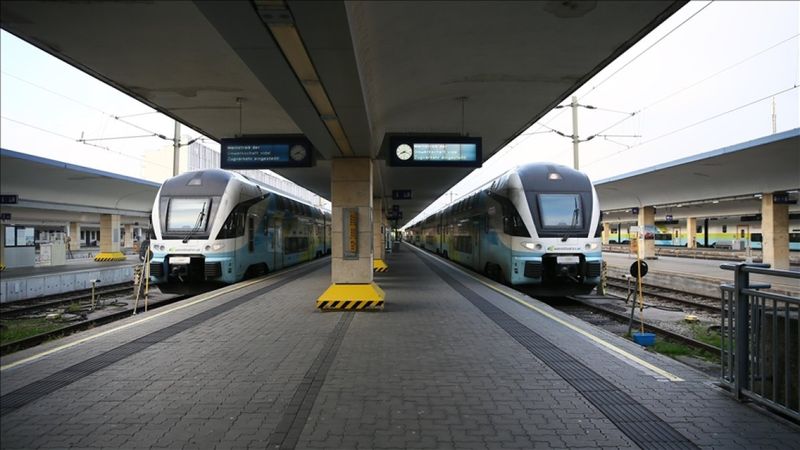 Avusturya’da demir yolu işçileri greve gitti