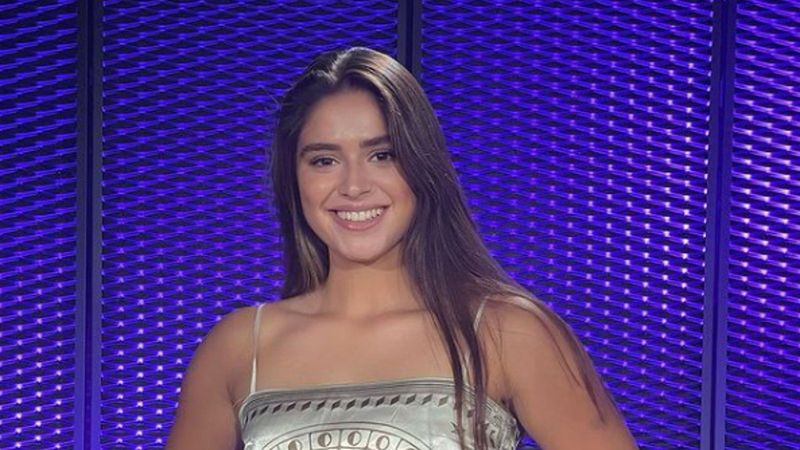 Survivor Ayşe Yüksel'in mini elbiseli otopark pozları beğeni topladı! Fiziğine yorum yağdı..