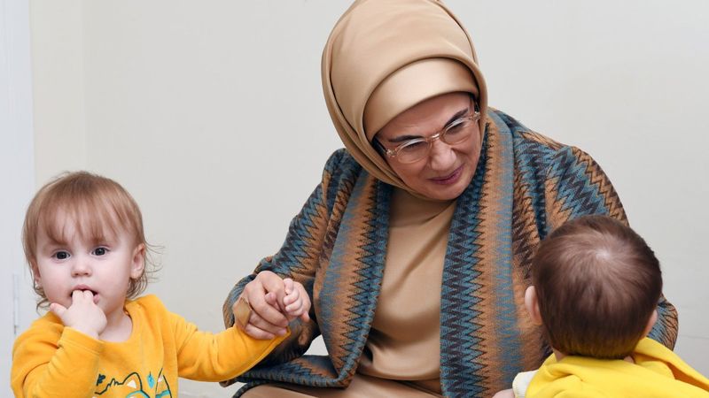 Emine Erdoğan, Ukraynalı yetim çocuklarla buluştu