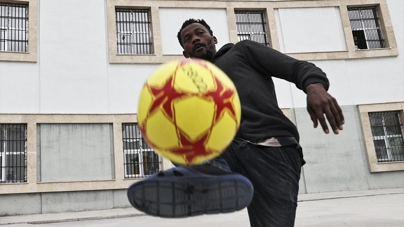 Türkiye, 2022'de yaklaşık 110 bin göçmeni sınır dışı etti