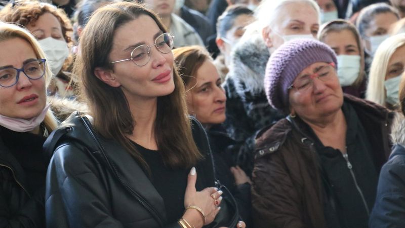Özge Ulusoy’un babası için Ankara’da cenaze töreni düzenlendi