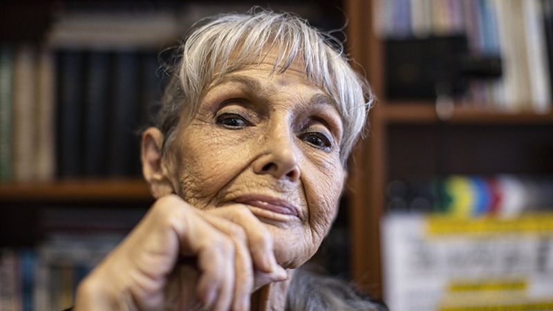 Oyuncu Suna Selen: Tiyatroyu her zaman daha çok sevdim, Burcu Biricik hayranıyım