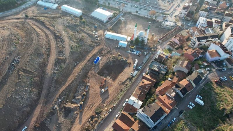 Kocaeli'de kentsel dönüşüm için kazılan alandan tarihi mezar çıktı