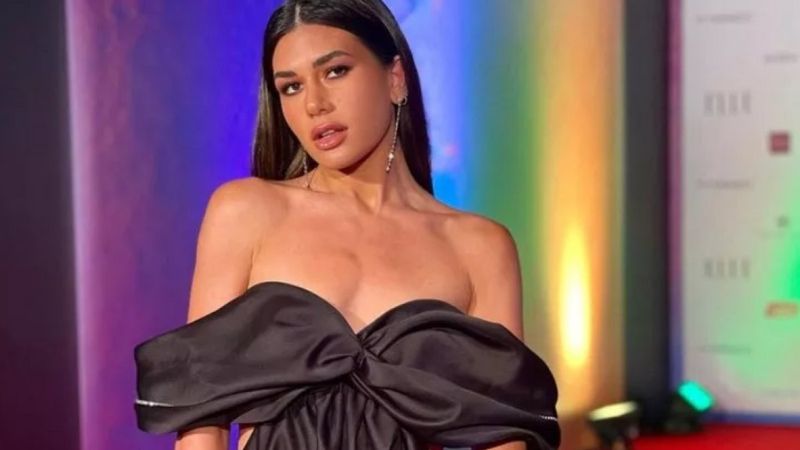 İç çamaşırsız kombin! Sibil Çetinkaya cesur pozlarıyla pes dedirtti: 'Keşke içine bir şey giyseydin'