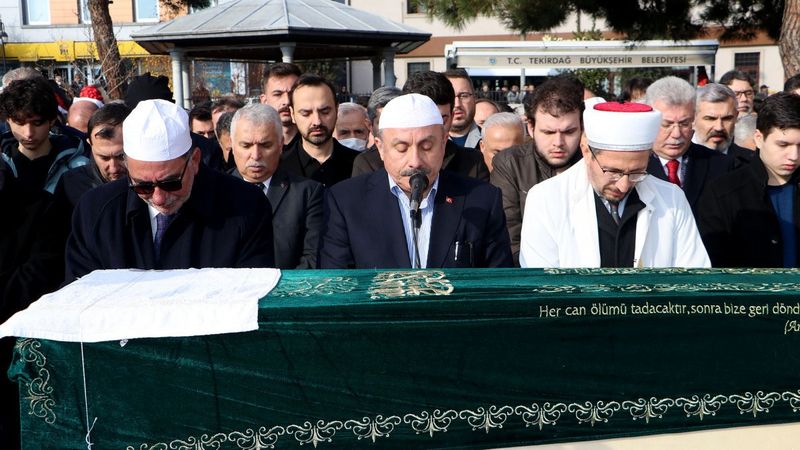 TBMM Başkanı Mustafa Şentop, kuzeninin cenaze namazını kıldırdı