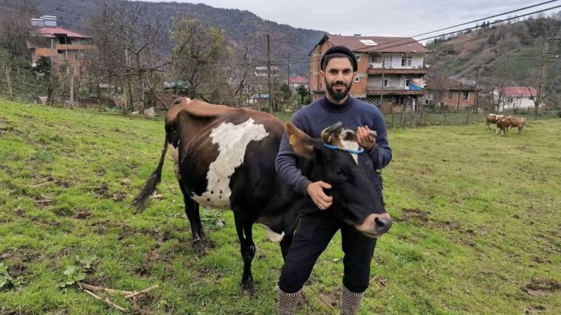 Üniversiteyi terk eden Artvinli genç, köy hayatını seçti