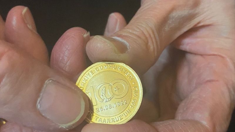 Cumhuriyet’in 100’üncü yılı için basılan 1 lira 