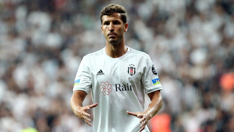 Beşiktaş'ta Salih Uçan'ın sözleşmesi uzatıldı