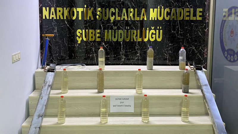 Bitlis'te 16 kilo sıvı metamfetamin yakalandı