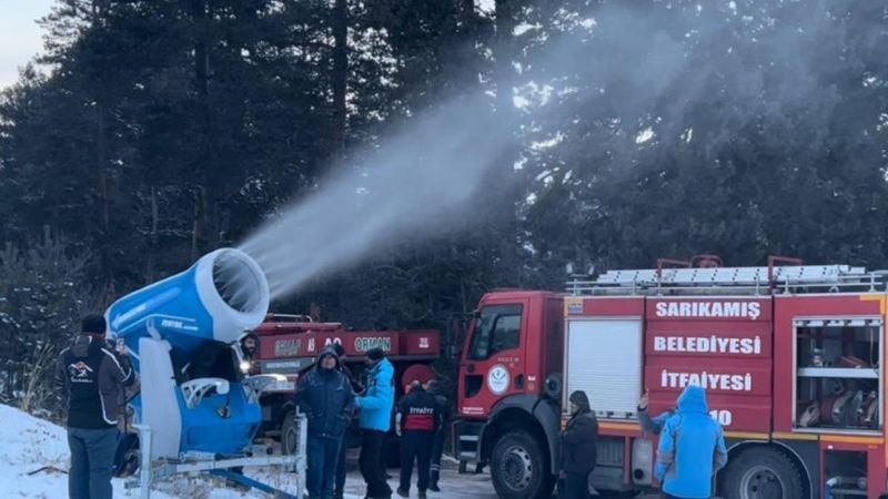 Sarıkamış'ta pistlere suni karlama