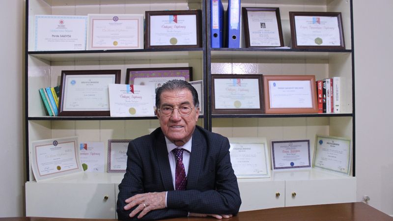 68 yaşında 14 üniversite diploması var