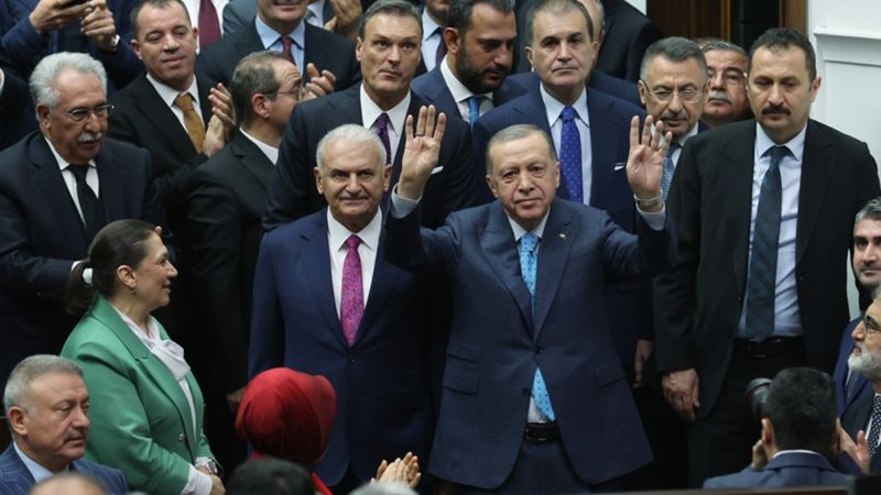 Binali Yıldırım kaza sonrası ilk kez Meclis'e geldi