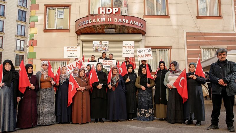 Diyarbakır annelerinden Hacire Akar'ın oğluna ilişkin açıklama: Kendini yaktığına inanmıyoruz