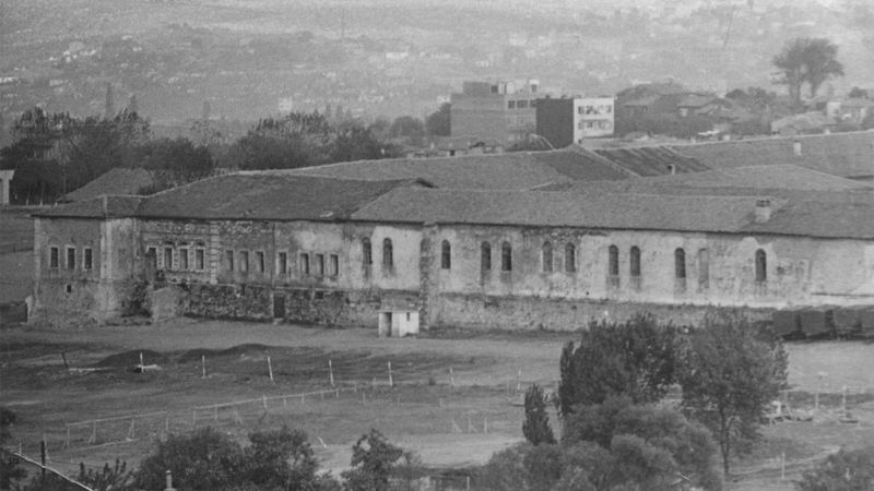 İstanbul'un en büyük kütüphanesi olarak hizmet veren Rami Kışlası'nın tarihini anlatan kitap