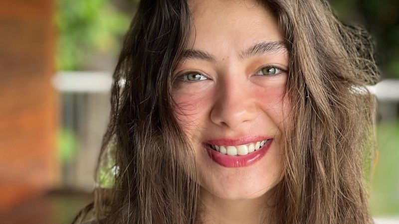 Neslihan Atagül siyahlar içinde ateş etti! Yorumlar coştu: 