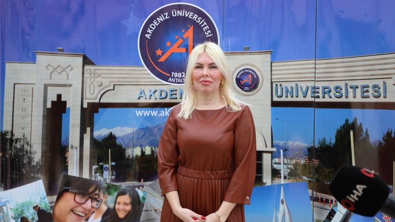 Rektör Özlenen Özkan, kampüsteki başıboş köpeklerin çokluğuna tepkili