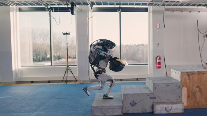 Boston Dynamics'in robotu hünerlerini sergiledi