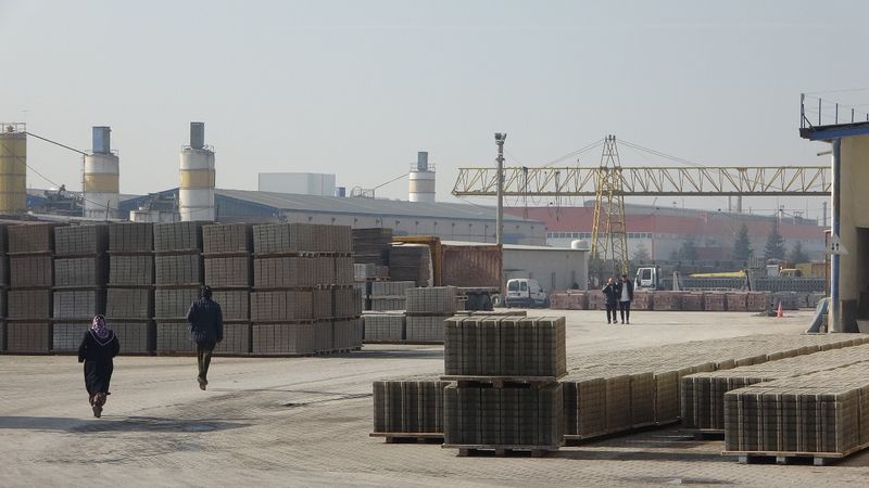 Kayseri'de fabrika çatısından düşen işçi can verdi