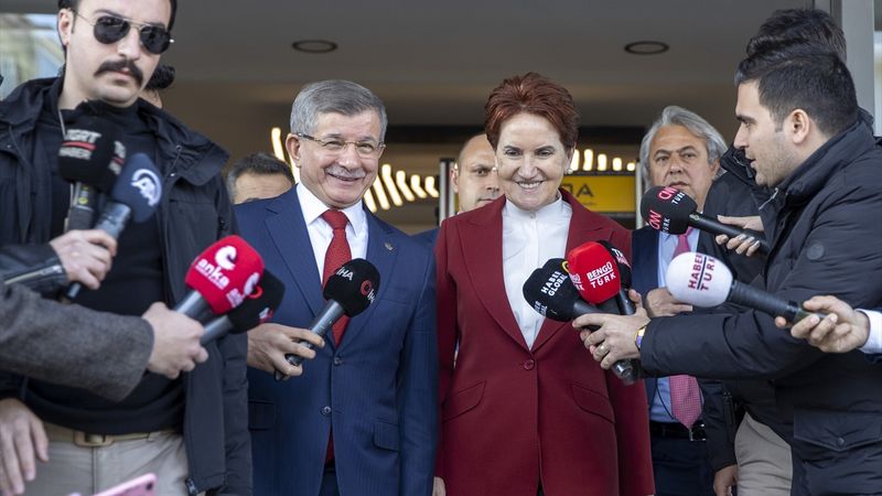 Meral Akşener'in liderler turu başladı