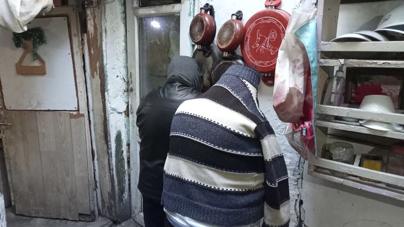 Ankara'da pavyona çevrilen gecekonduda 600 litre sahte içki yakalandı