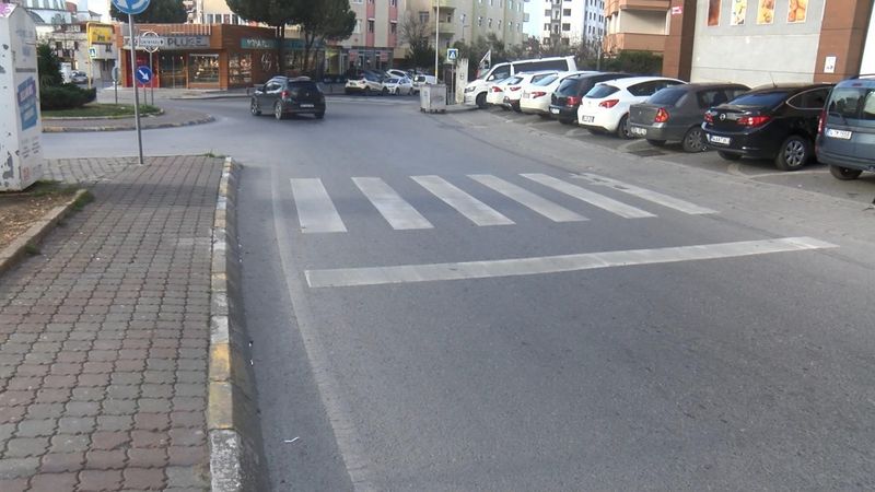 İstanbul'da çarptığı kuryeyi ezmeye çalışan sürücü