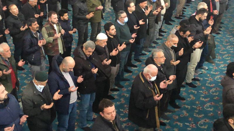 İstanbul'da cuma namazında 'yağmur duası' edildi