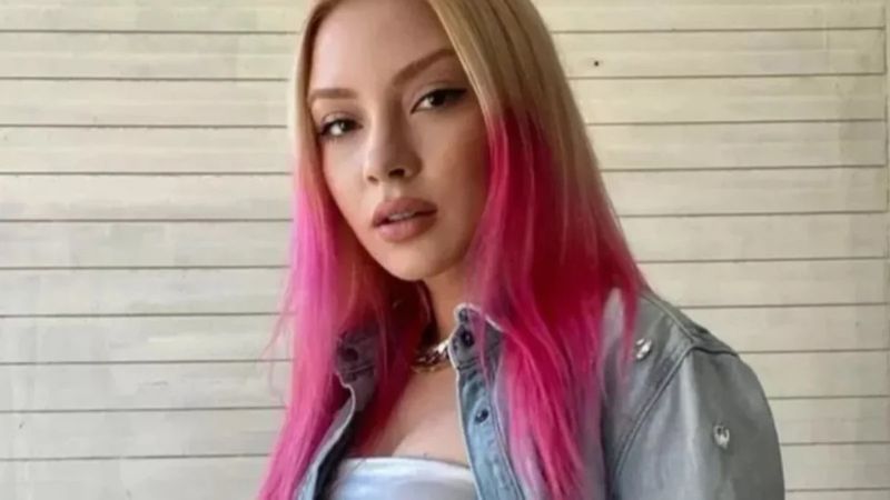 Yarı çıplak şekilde poz verdi! Şarkıcı Ece Seçkin'in cesur pozları olay oldu: 'Fotoğraftan resmen çıkamıyorum'