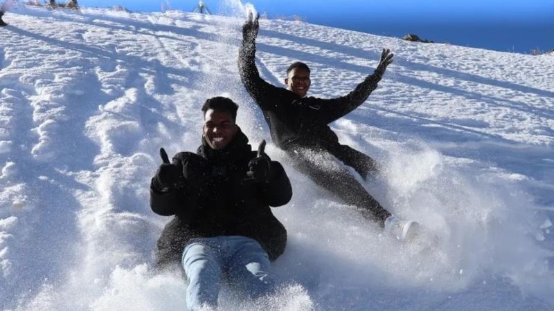 Sivas'ta uluslararası öğrencilerin kar sevinci gülümsetti