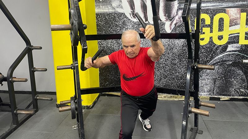 Lübnanlı vücut geliştirme sporcusu, yıllara meydan okuyor
