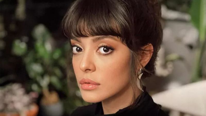 Selin Şekerci dövmesini göstermek için sütyen giymedi, Bakü'yü salladı! 