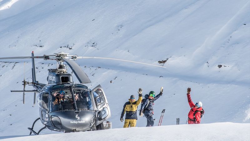 Rize'nin zirvelerinde heliski heyecanı sürüyor