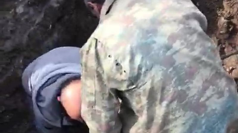 Amasya'da tıkanan su borusundan 6 metrelik kök çıktı