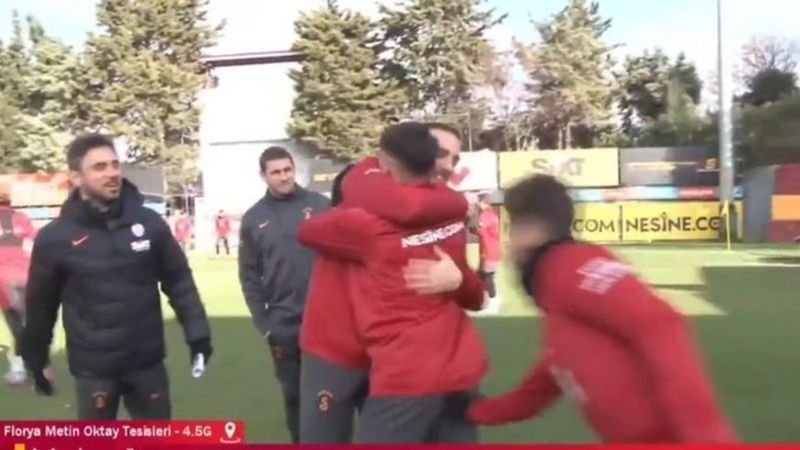 Mertens'ten Yunus Akgün'e şaşırtan hareket