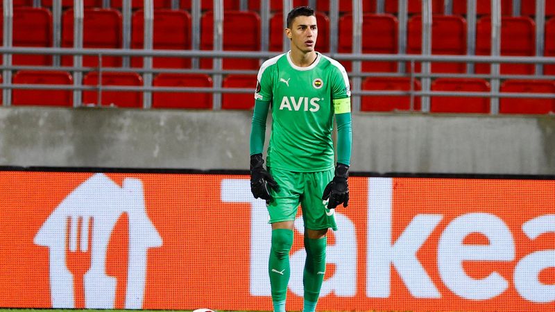 Berke Özer'den Altay Bayındır ve Fenerbahçe açıklaması